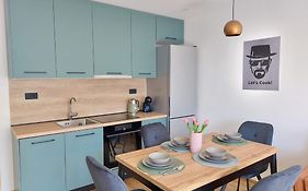 Comfort 2 Bedroom Apartment 10Min Walk From Center And Beach