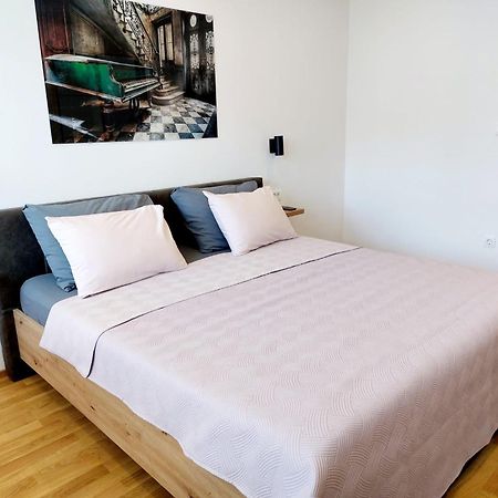 Comfort 2 Bedroom Apartment 10Min Walk From Center And Beach Split Exterior photo