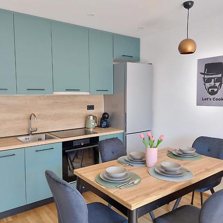 Comfort 2 Bedroom Apartment 10Min Walk From Center And Beach Split Exterior photo
