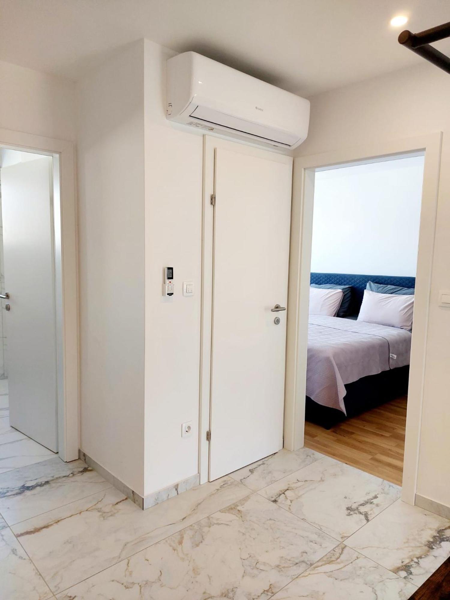 Comfort 2 Bedroom Apartment 10Min Walk From Center And Beach Split Exterior photo